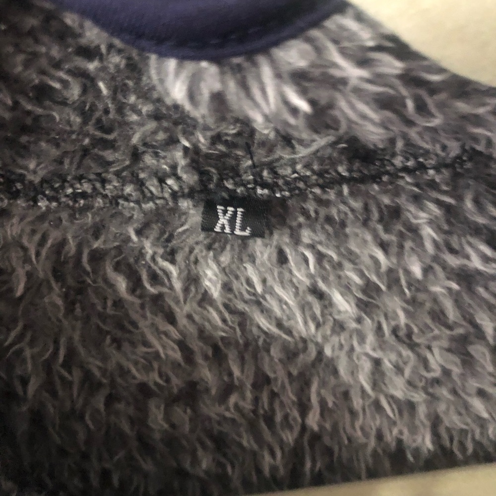 Pullover - Picture 2 of 2